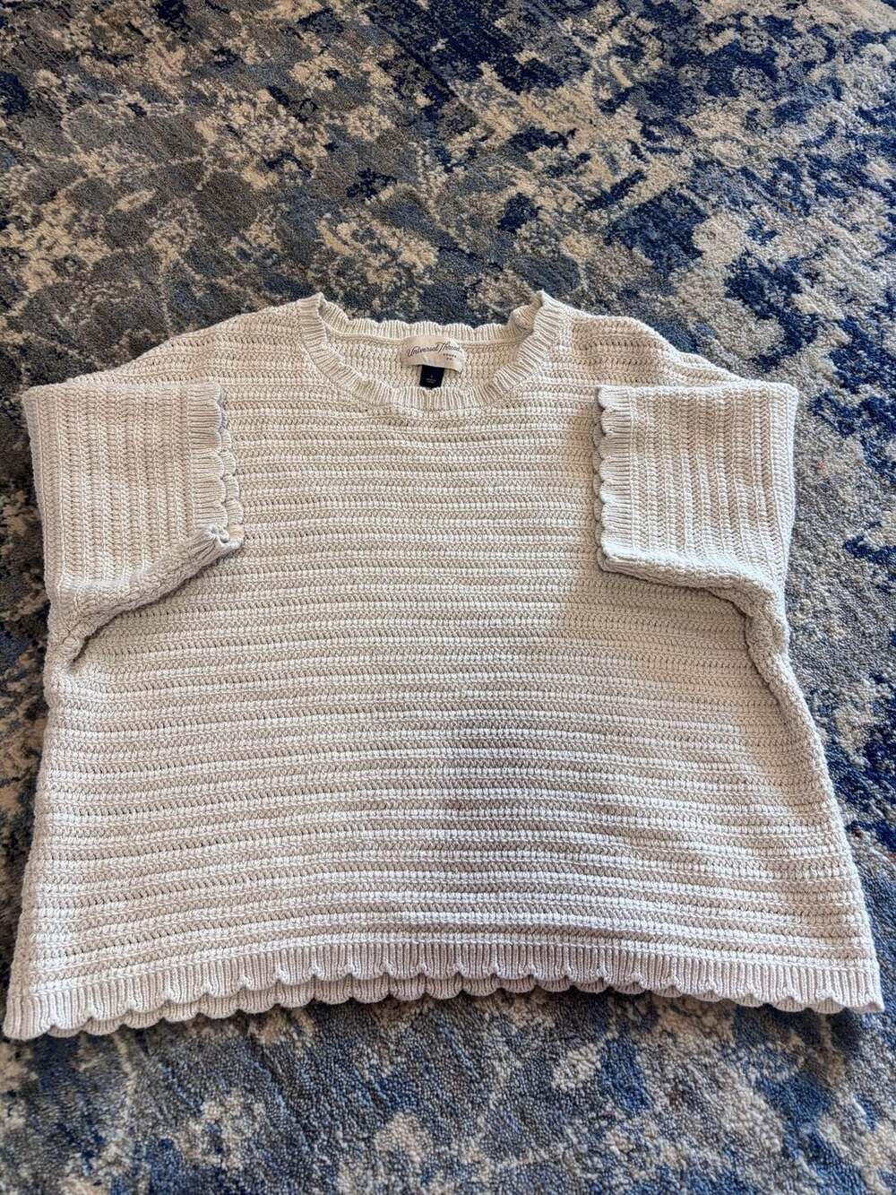 Universal Thread Size L Cream Knit Sweater